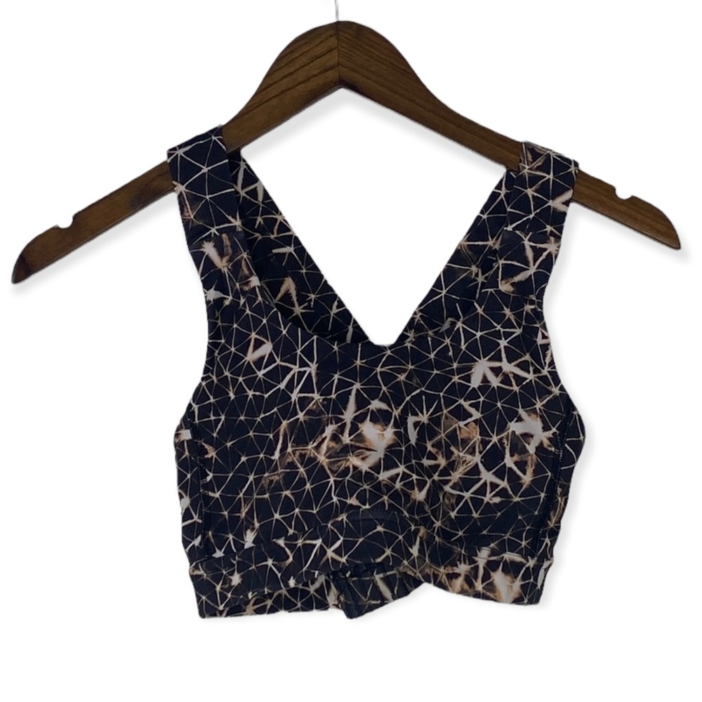*SOLD* Lululemon Size 6 Black and Tan Geometric Sports Bra - Picture 1 of 3